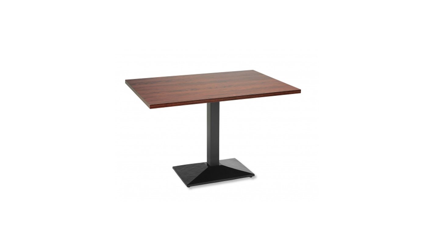 Mesa rectangular de werzalit con pie de hierro con relieve
