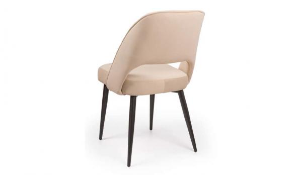 Silla tapizada en varios colores para restauración