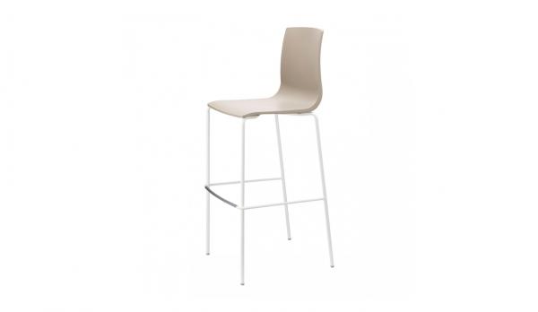 Taburete con estructura de acero