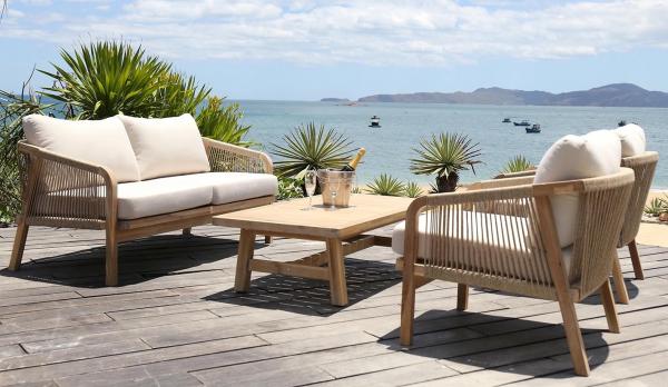 Conjunto de muebles de acacia