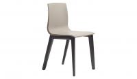 Silla de madera con asiento de tecnopolimero