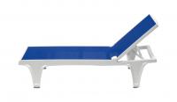 Tumbona apilable en varios colores y con ruedas